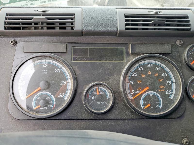 2015 Freightliner Cascadia Semi Truck