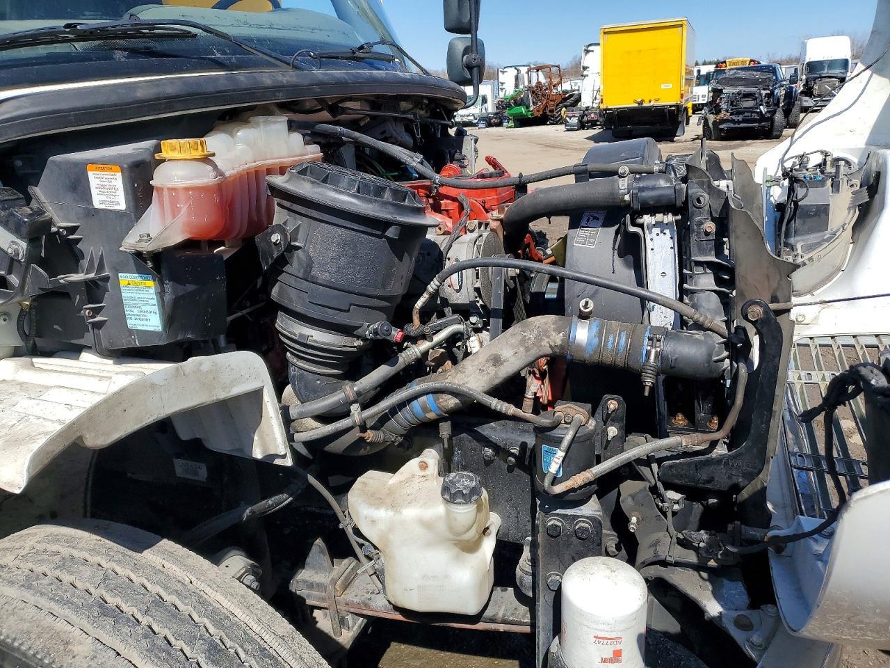 2020 Freigliner 2020 Freightliner Business Class M2 BOX Truck