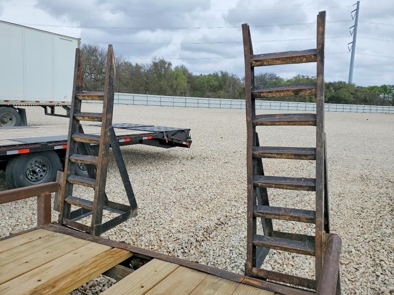 2010 Lamar Trailers Trailer