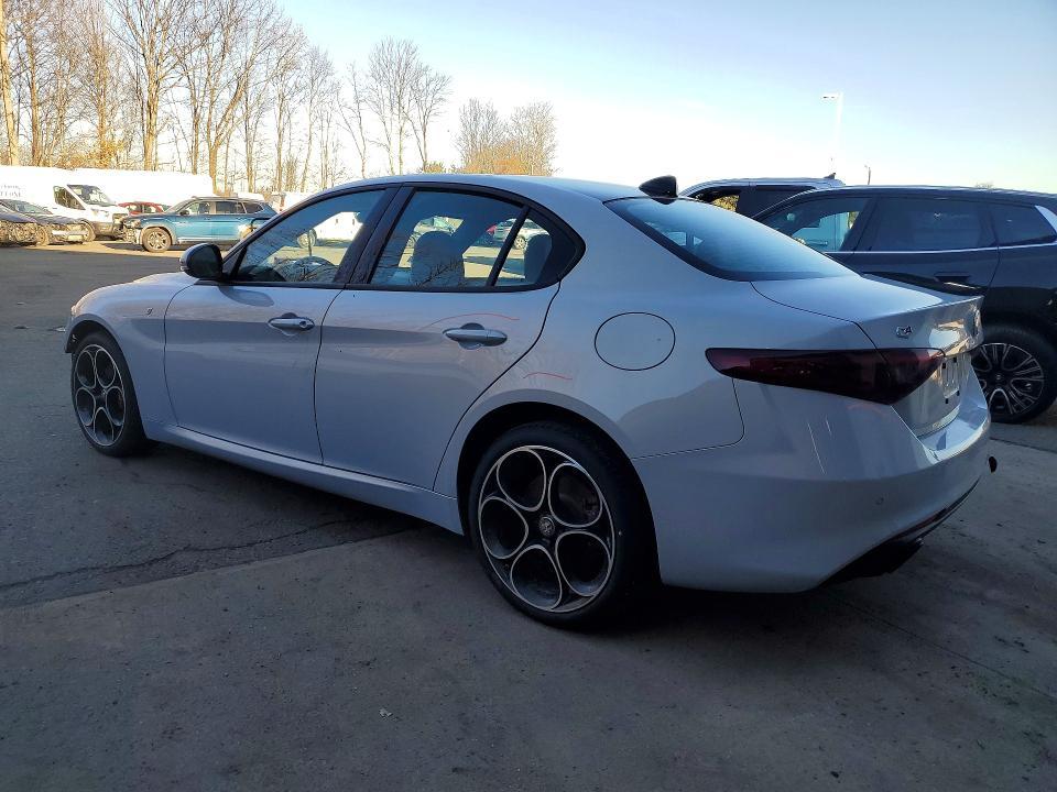 2022 Alfa Romeo Giulia Super