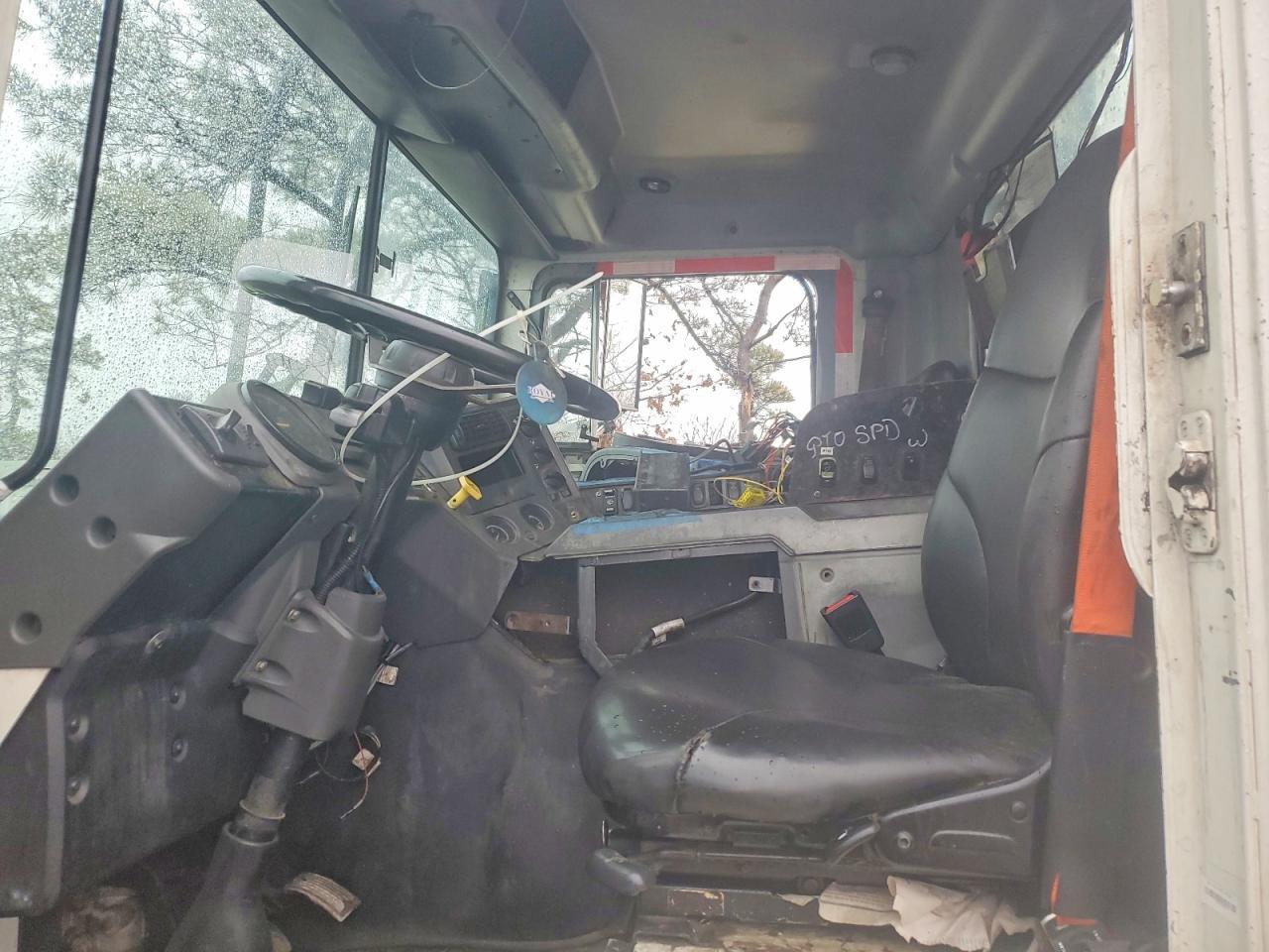 2011 Mack MRU600 Refuse Truck