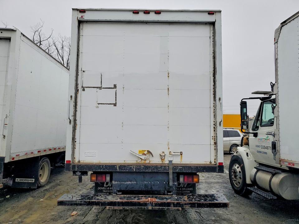 2017 Isuzu NRR BOX Truck