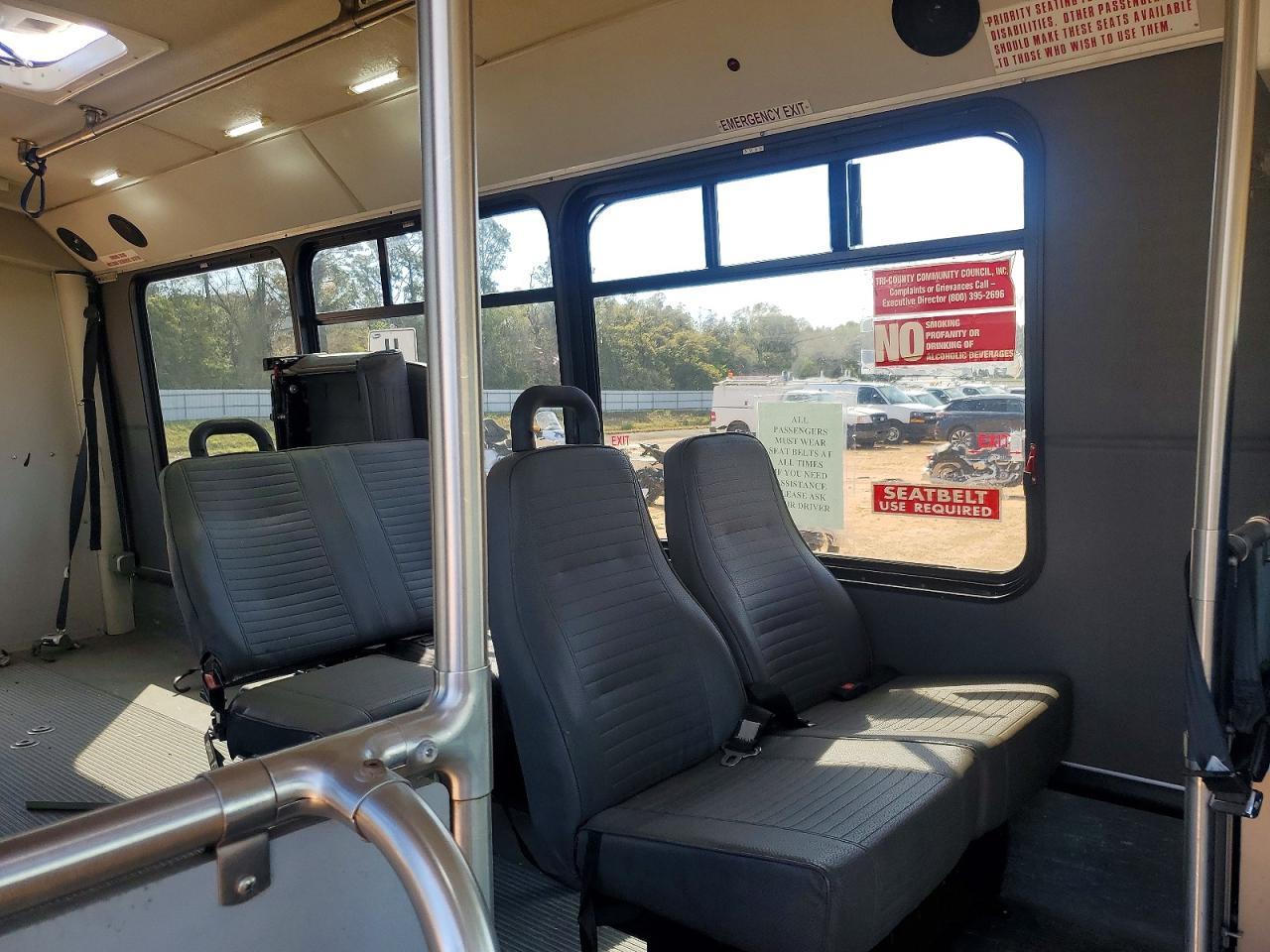 2016 Ford Econoline E350 Super Duty Cutaway Van