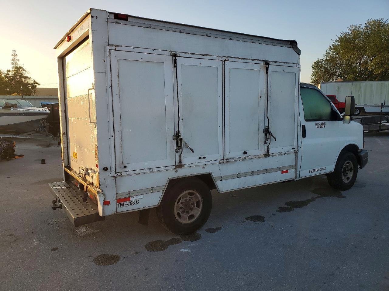 2009 GMC Savana BOX Truck
