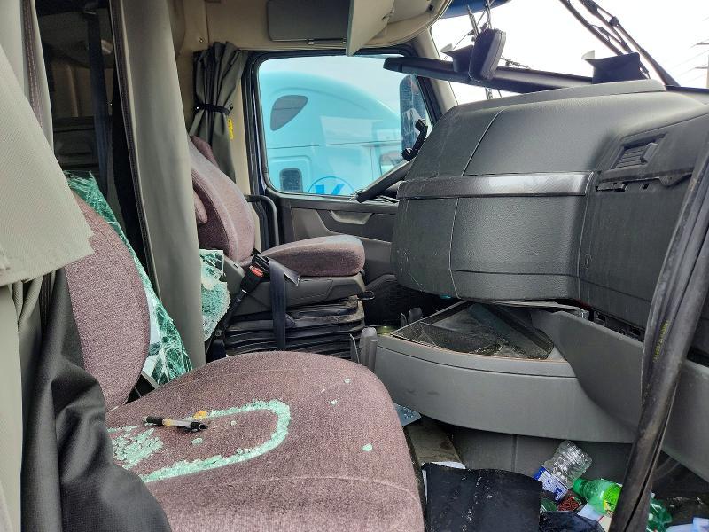 2022 Volvo VNL Semi Truck