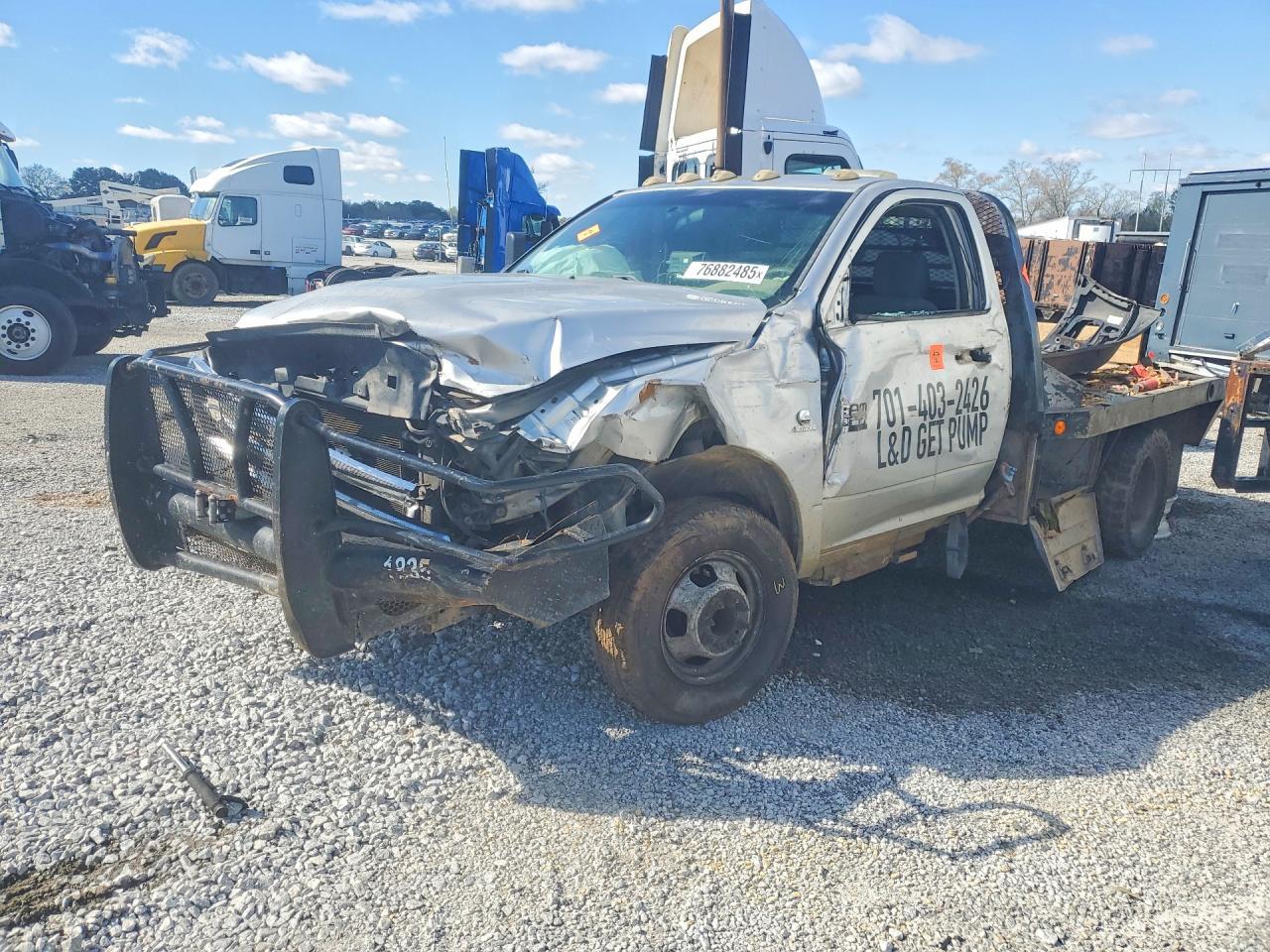 2011 Dodge RAM Chassis Cab Flatbed Truck