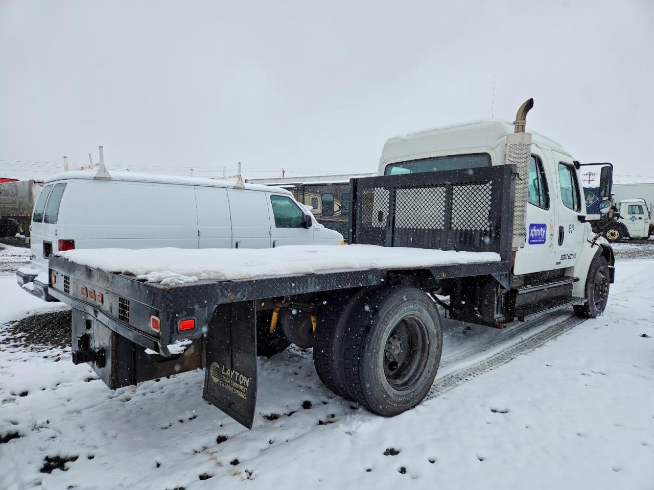 2005 Freightliner Business Class M2 Flatbed Truck