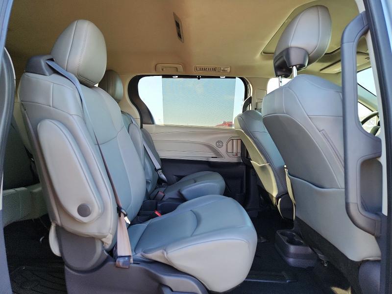 2021 Toyota Sienna xle 7-passenger
