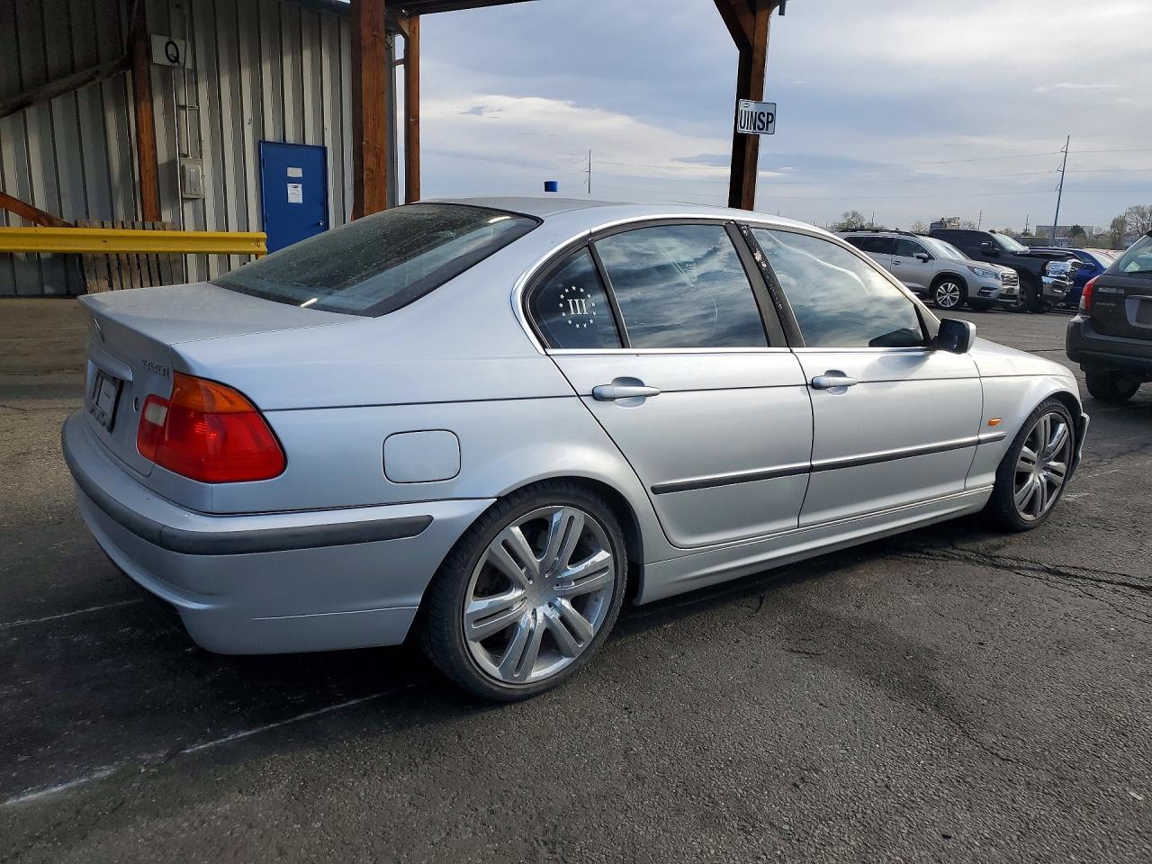 2001 BMW 330 i