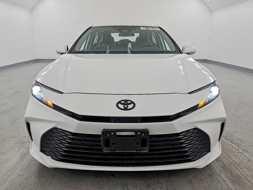 2025 Toyota Camry le