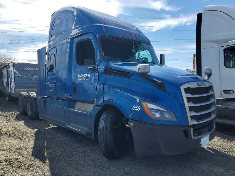 2020 Freightliner Cascadia 126 Semi Truck