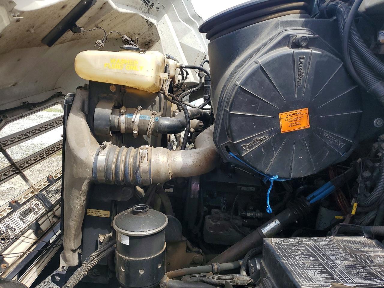 2001 Sterling L7500 Chipper Truck