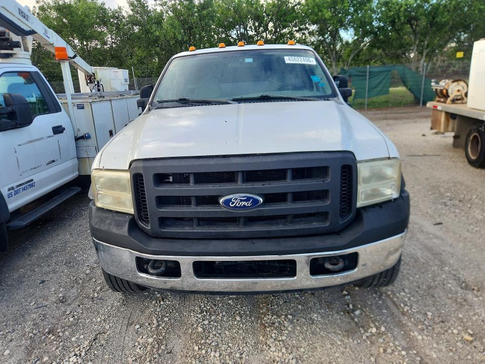 2005 Ford F550 Super-flat bed Truck
