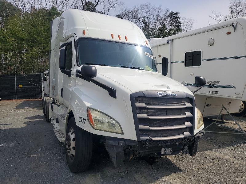 2019 Freightliner Cascadia 126