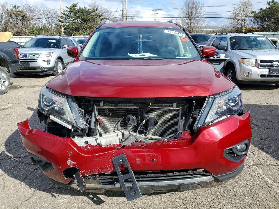 2018 Nissan Pathfinder sv