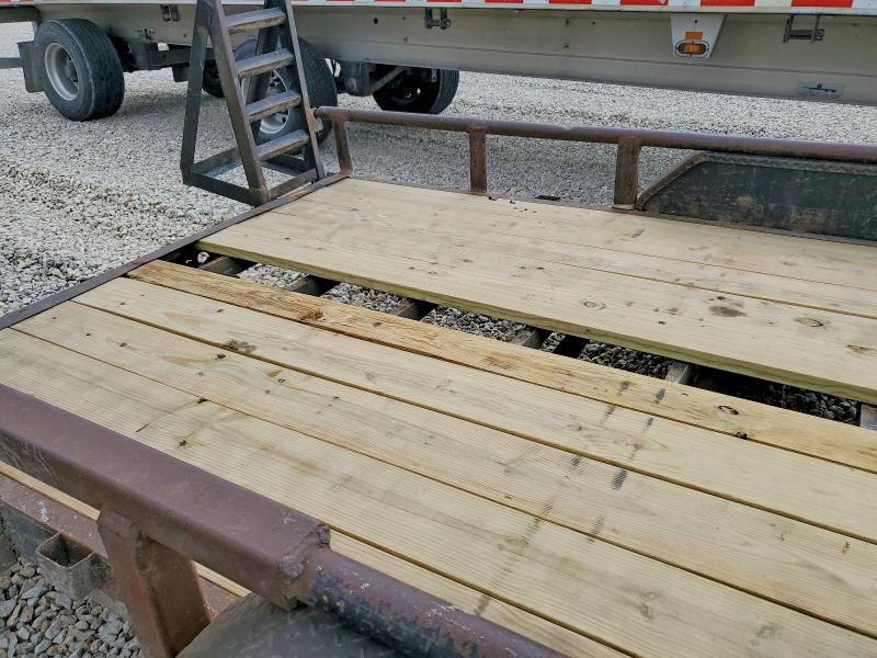 2010 Lamar Trailers Trailer