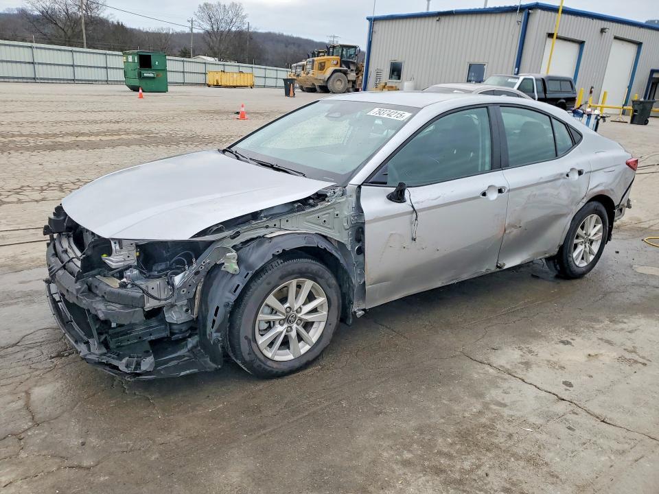 2025 Toyota Camry le