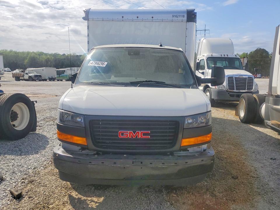 2021 GMC Savana BOX Truck