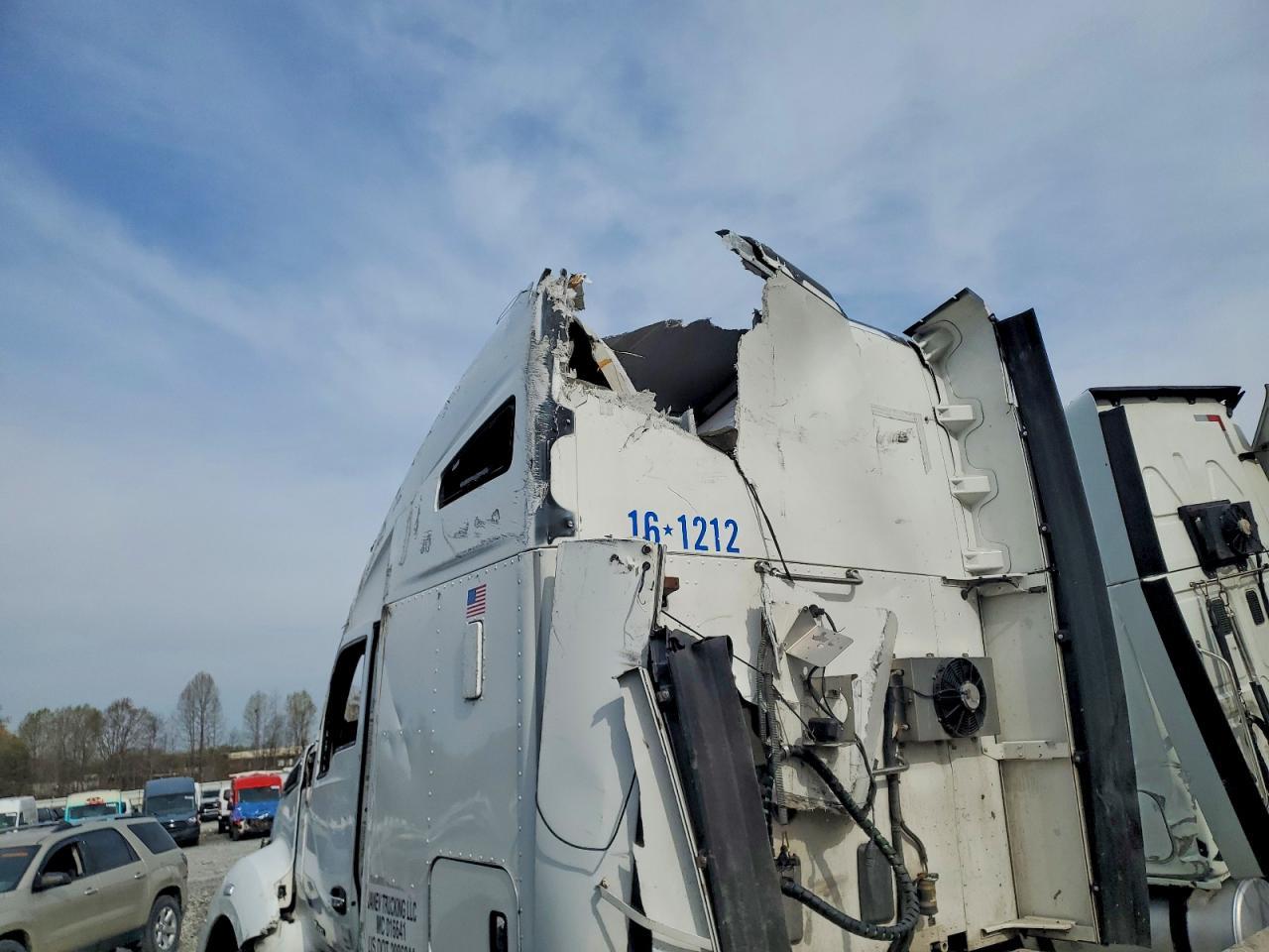 2016 Kenworth T680 Semi Truck