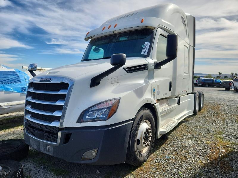 2020 Freigliner 2020 Freightliner Cascadia 126 Semi Truck