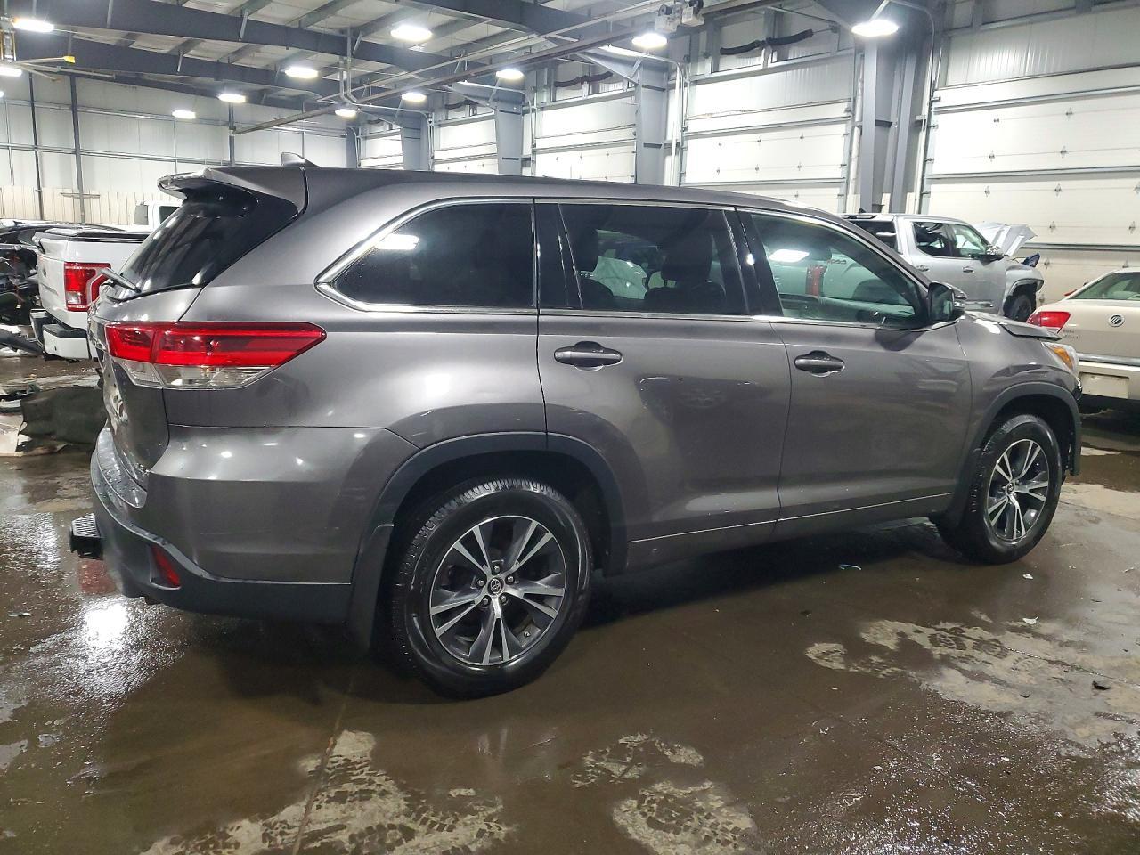 2018 Toyota Highlander le Plus