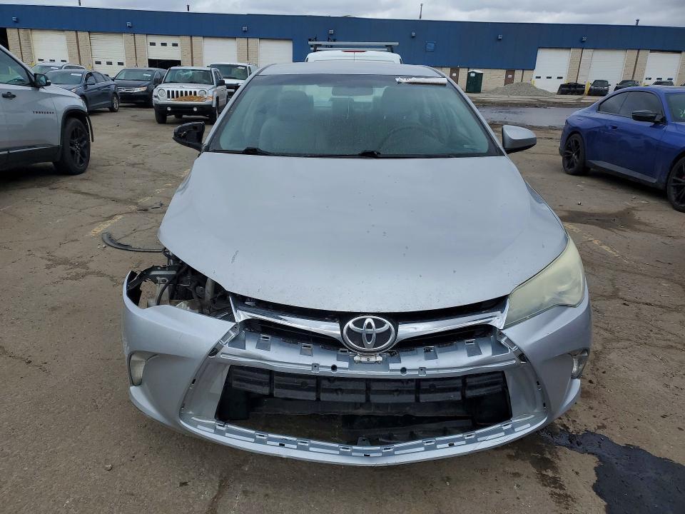 2016 Toyota Camry le