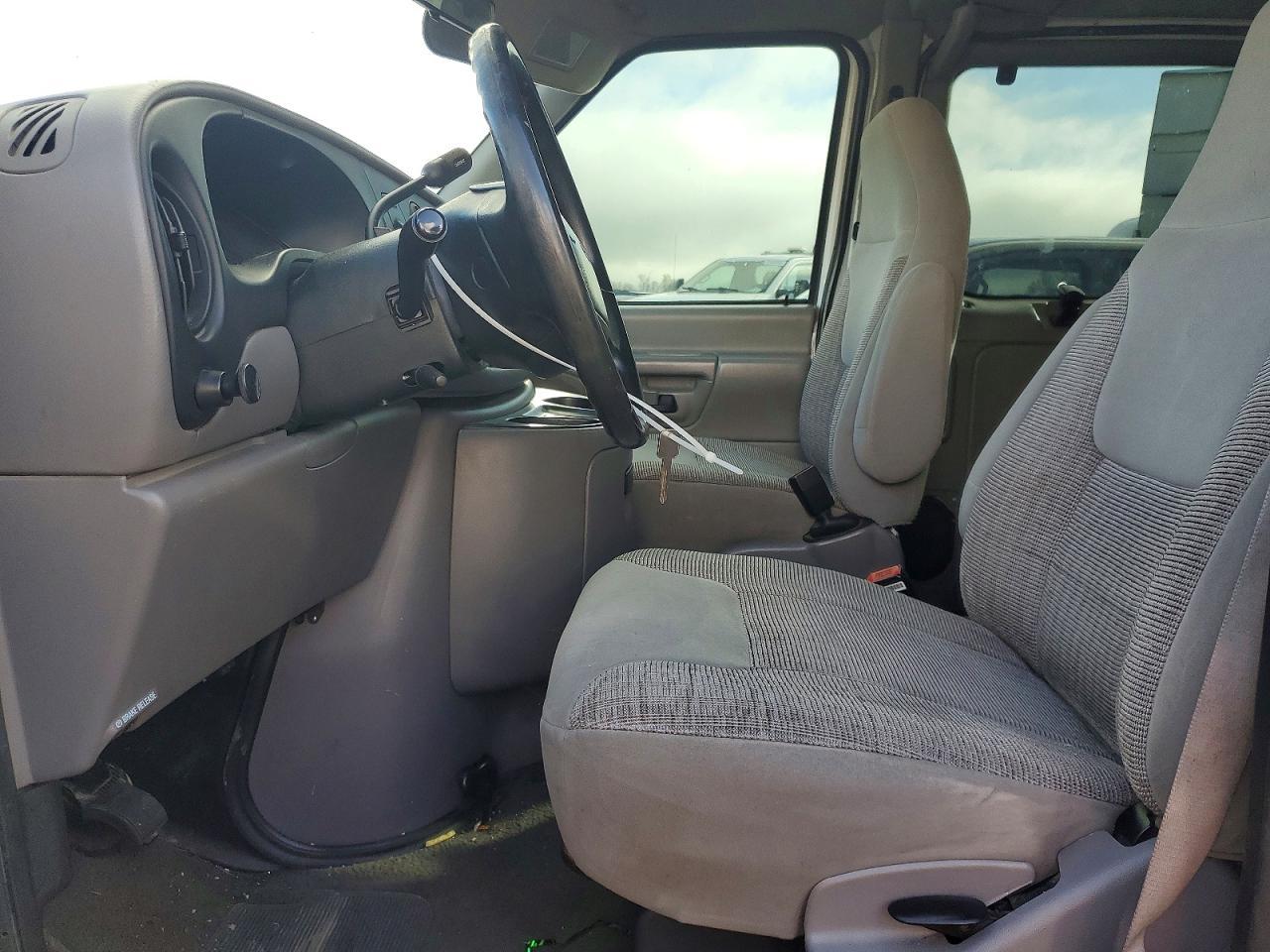 1999 Ford Econoline E350 Super Duty Wagon