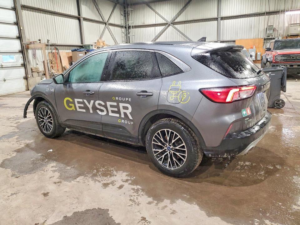 2022 Ford Escape se hev