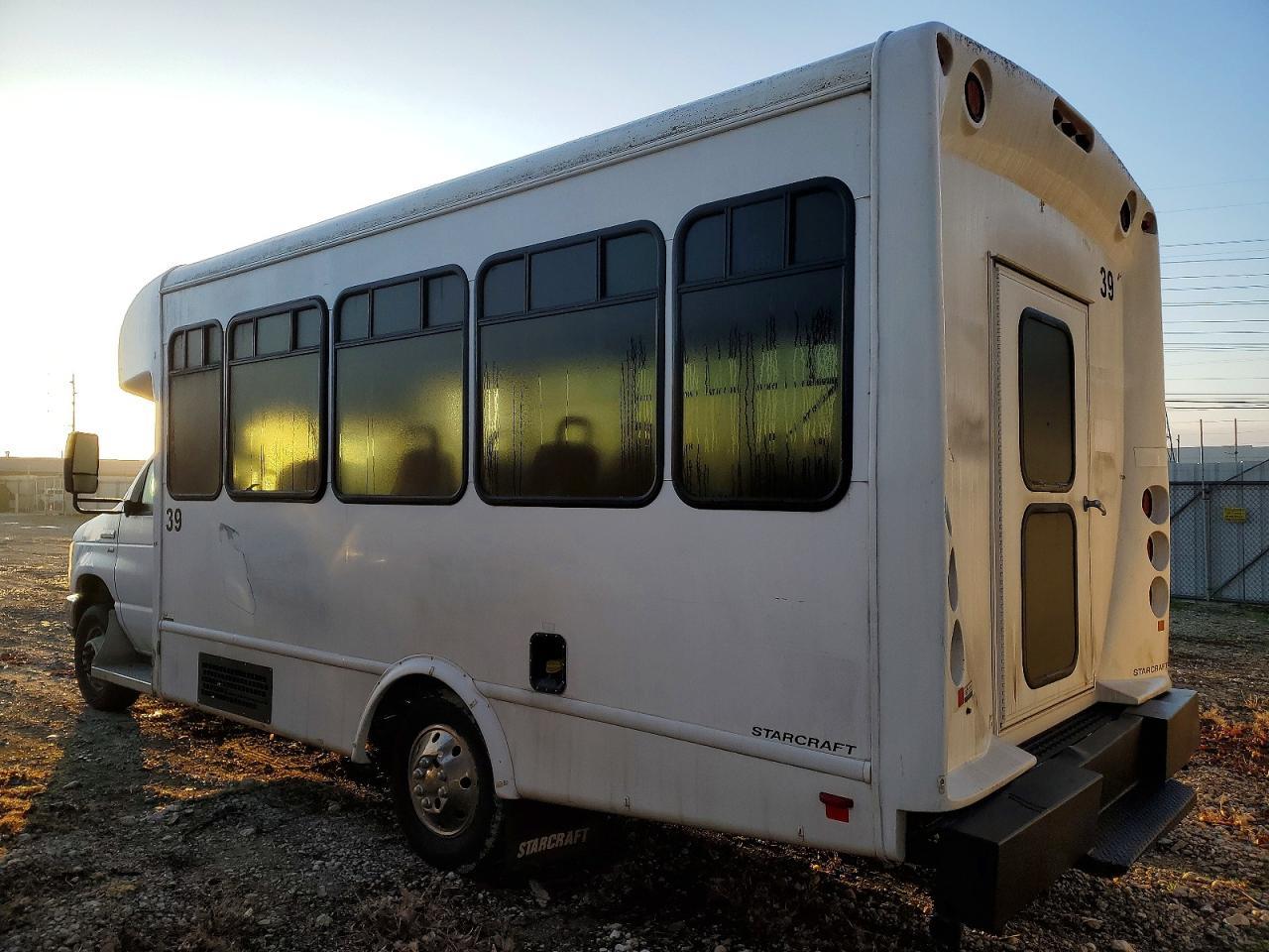 2016 Ford Econoline E350 Super Duty Cutaway Van