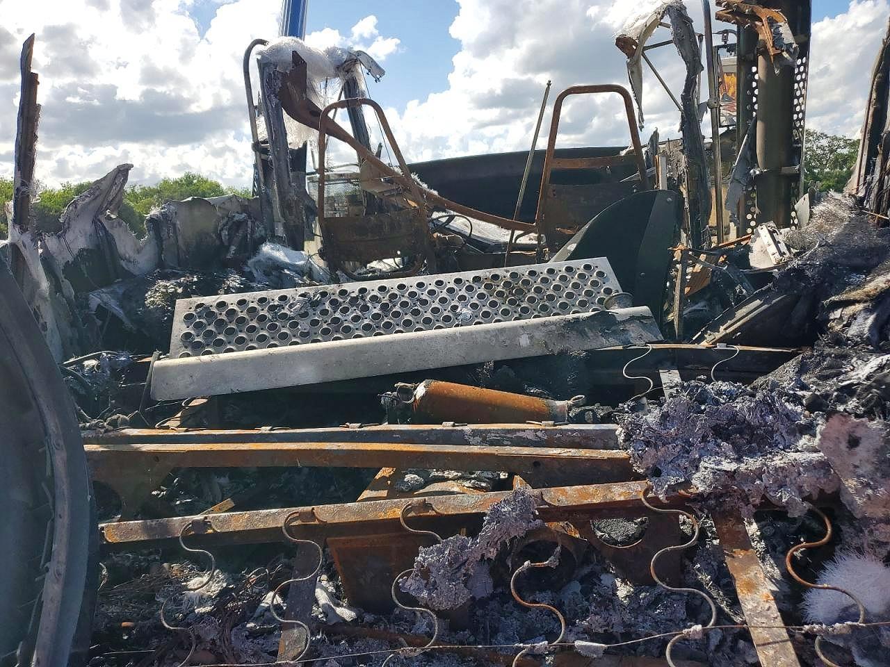 2001 Kenworth W900-Truck Cab AND Chassis