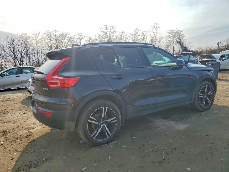 2021 Volvo Xc40 T5 R-design