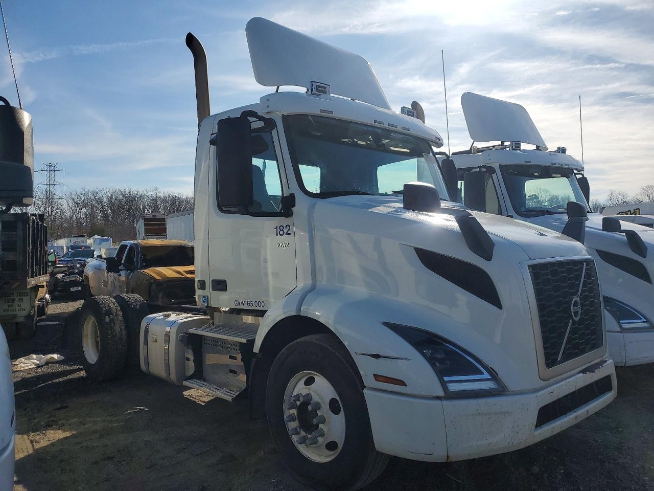 2019 Volvo VNR Semi Truck