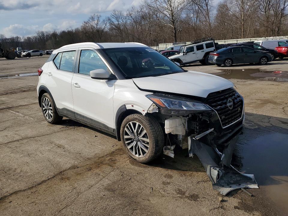 2023 Nissan Kicks sv