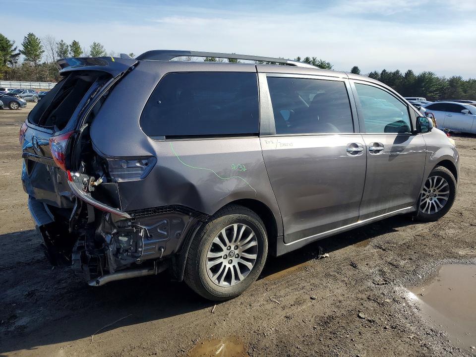 2020 Toyota Sienna xle 8-passenger