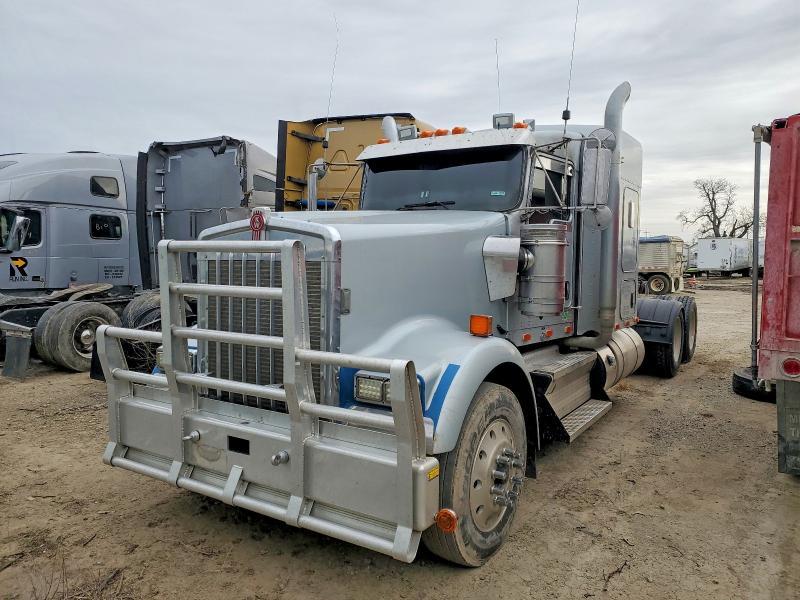 2016 Kenworth W900 Semi Truck