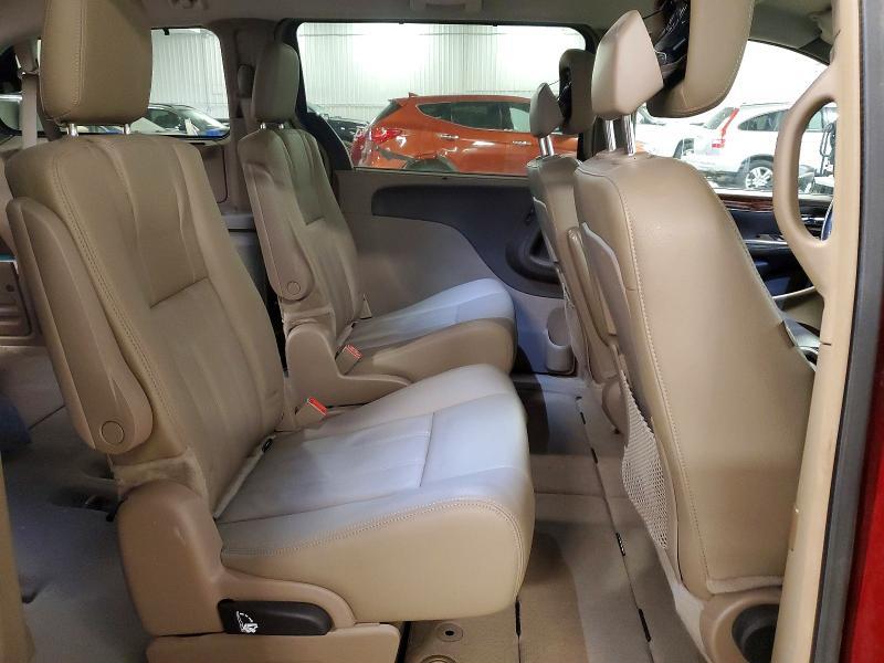 2016 Chrysler Town & Country Touring