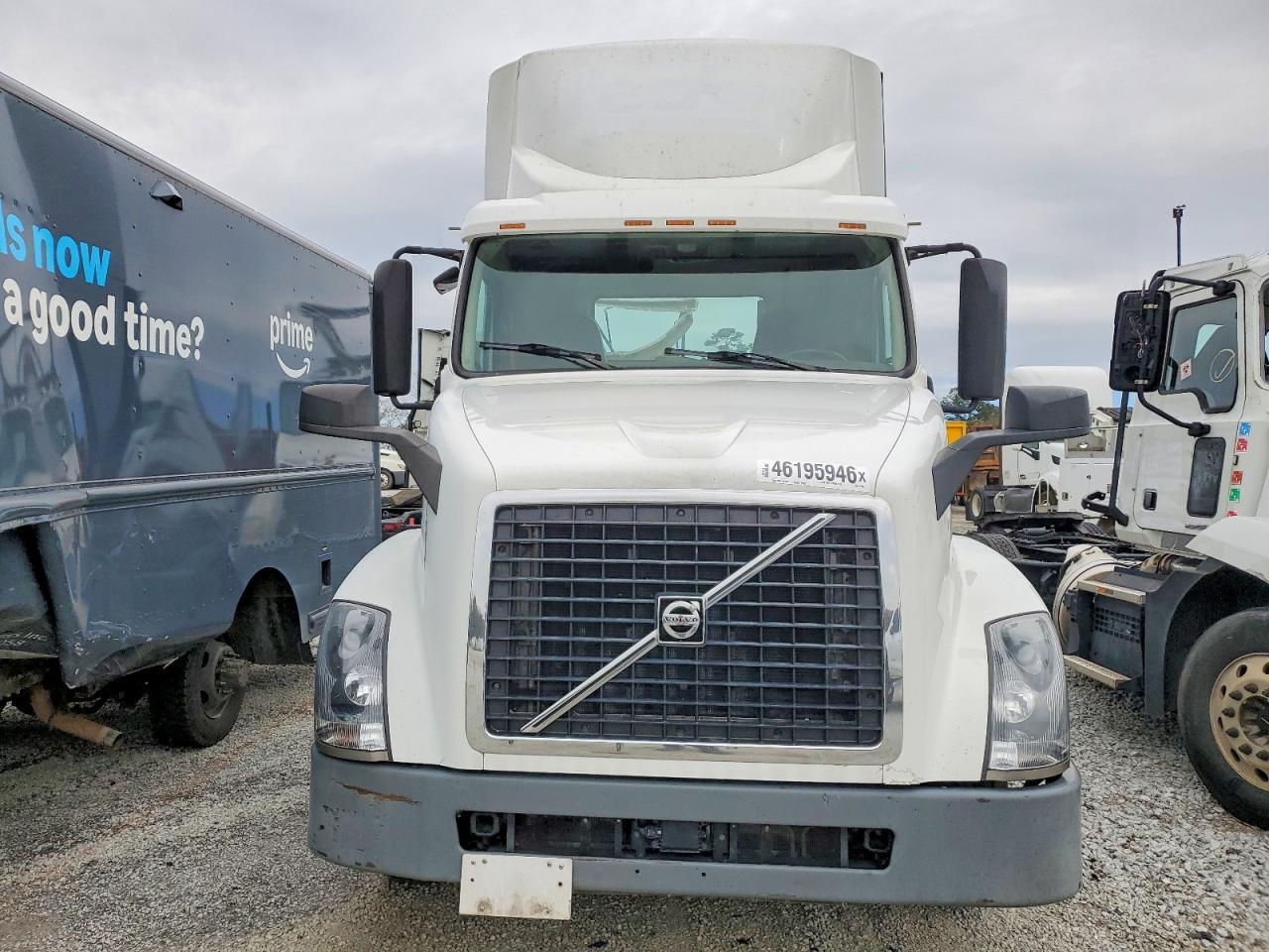 2017 Volvo VNL Semi Truck