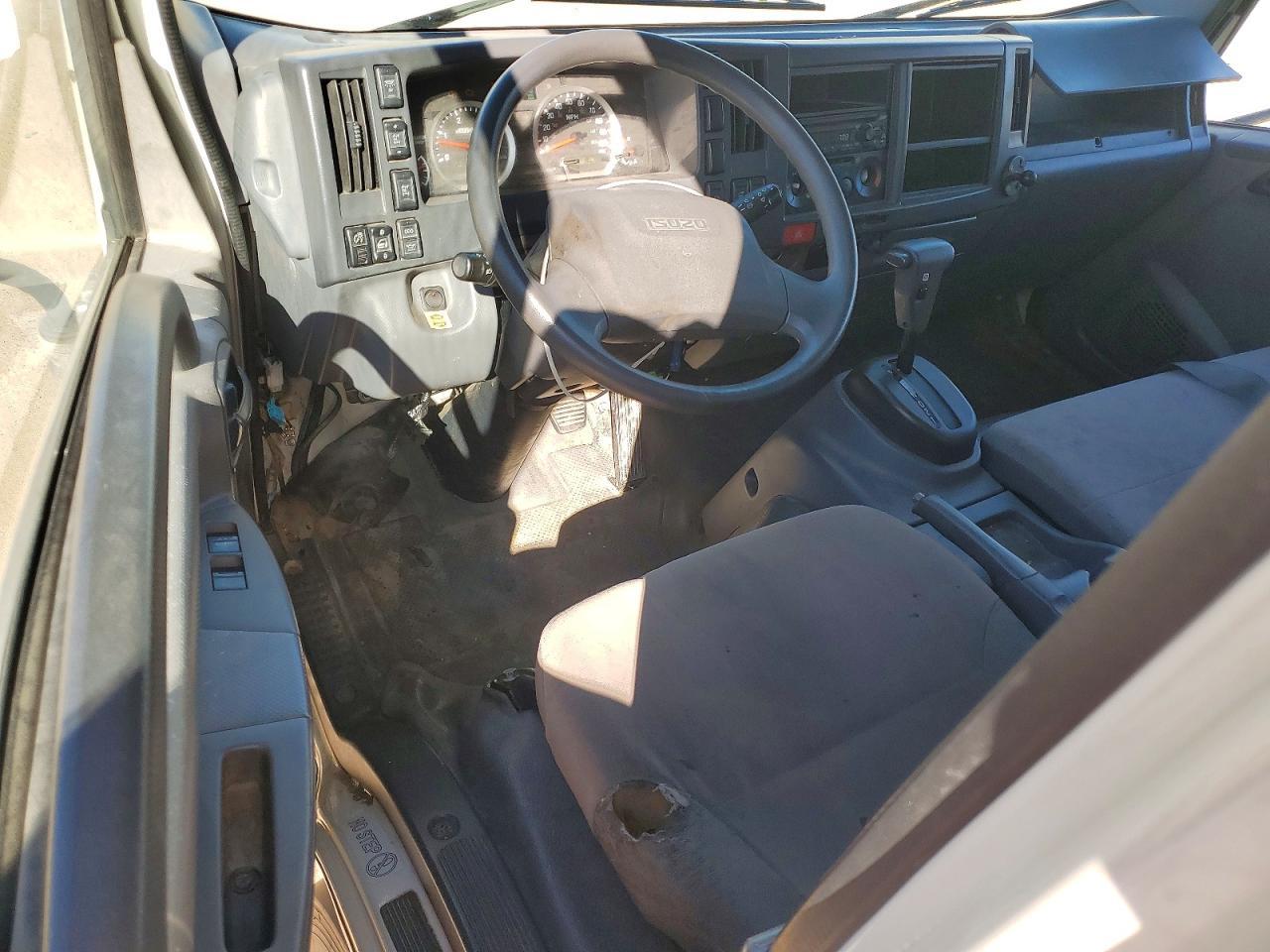 2020 Isuzu NRR BOX Truck