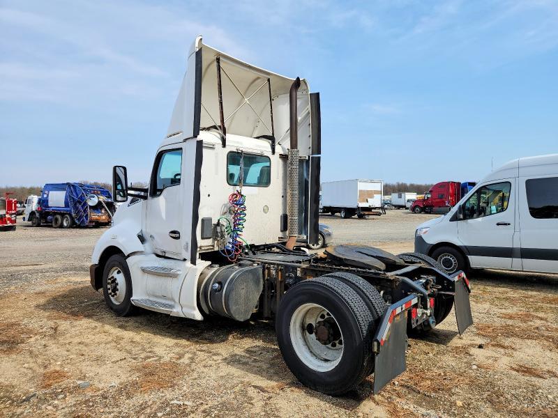 2014 Kenworth T680 Semi Truck