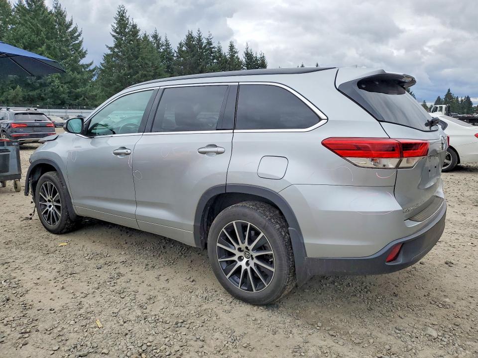 2018 Toyota Highlander se