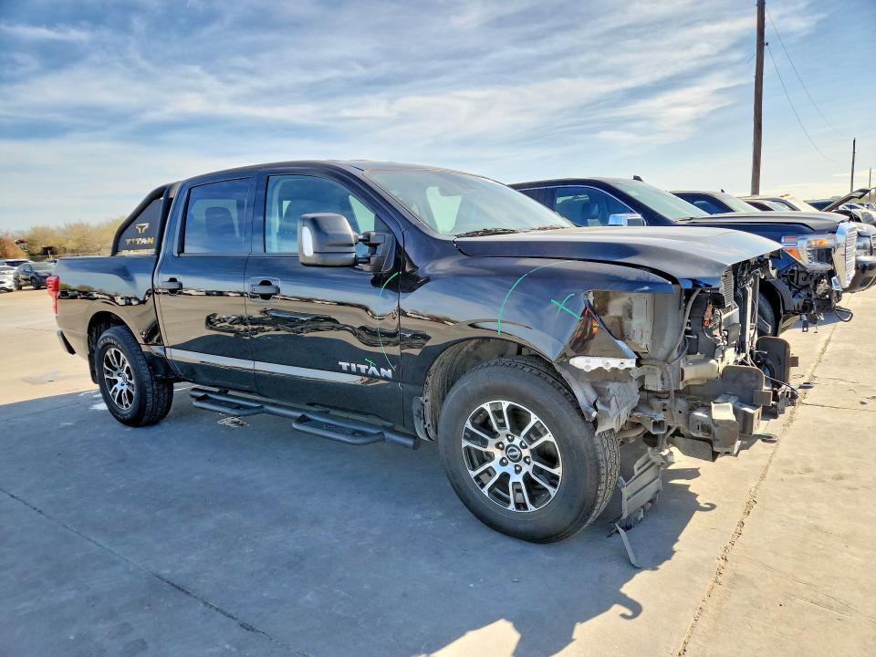 2023 Nissan Titan SV