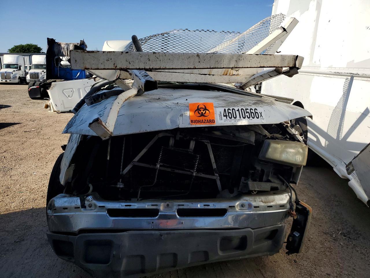 2005 Chevrolet Silverado Flatbed Truck