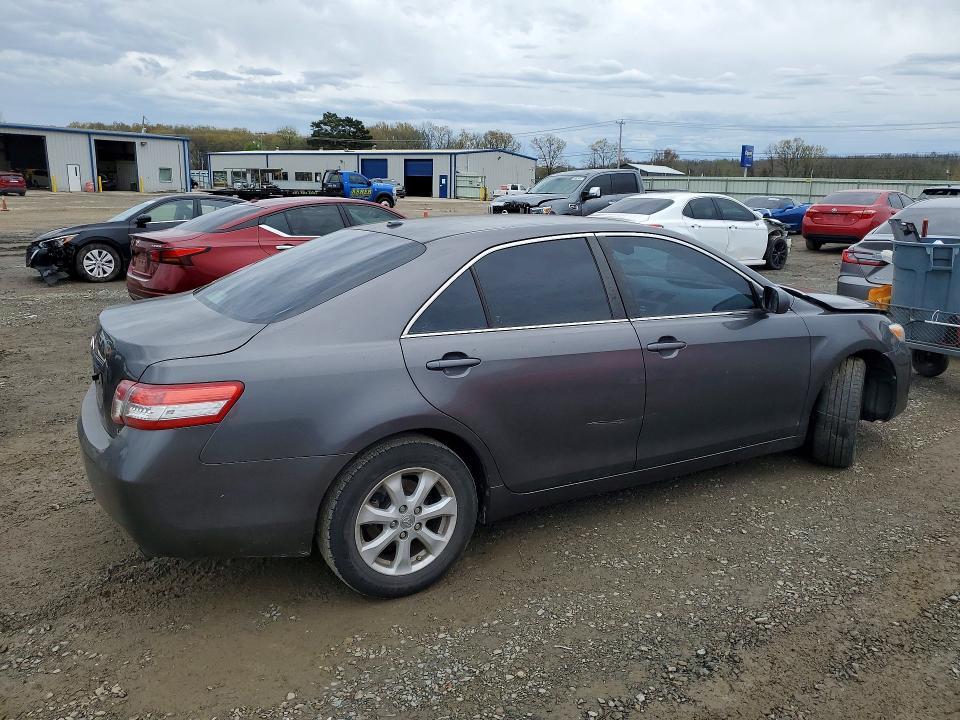 2011 Toyota Camry le