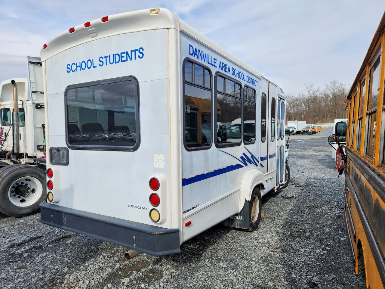 2004 Ford Econoline E350 Super Duty Cutaway Van