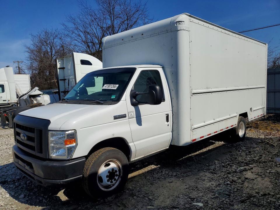 2018 Ford E350 box Truck
