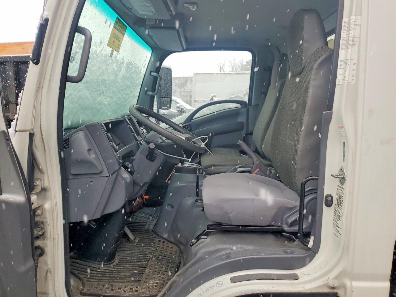 2016 Isuzu NPR HD BOX Truck
