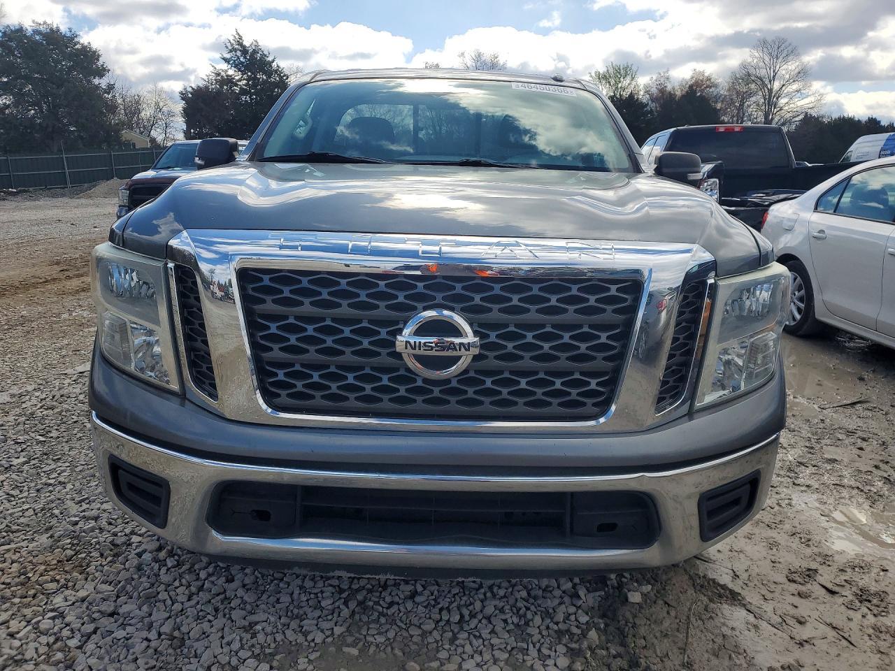 2017 Nissan Titan SV