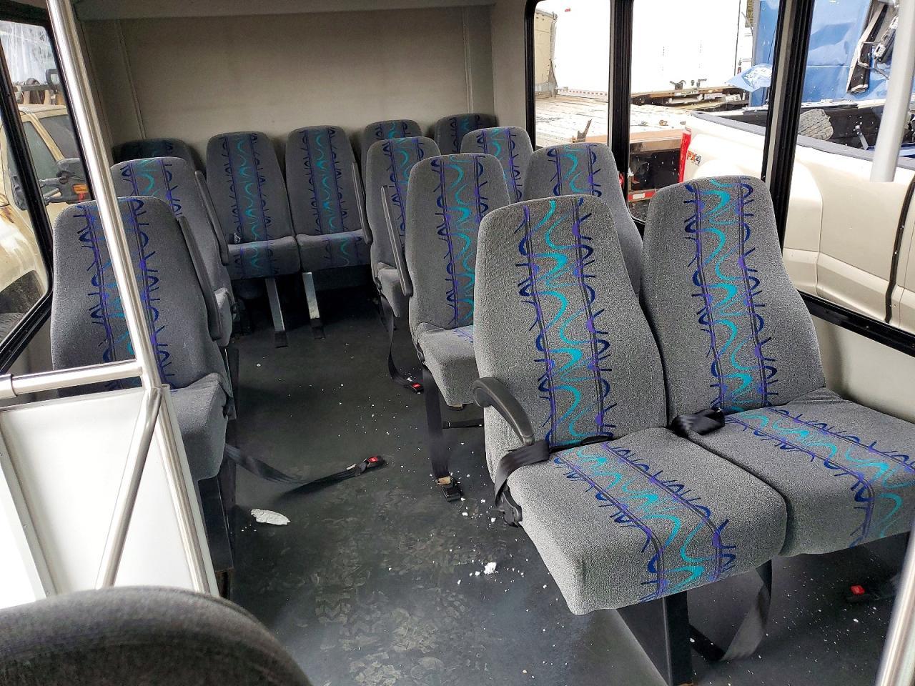 2015 Ford Econoline E350 Super Duty Cutaway Van