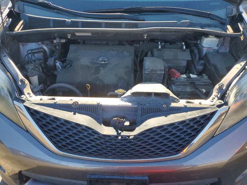 2011 Toyota Sienna se 8-passenger