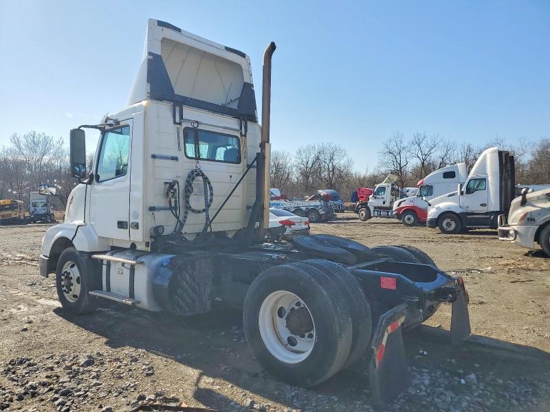 2016 Volvo VNL Semi Truck